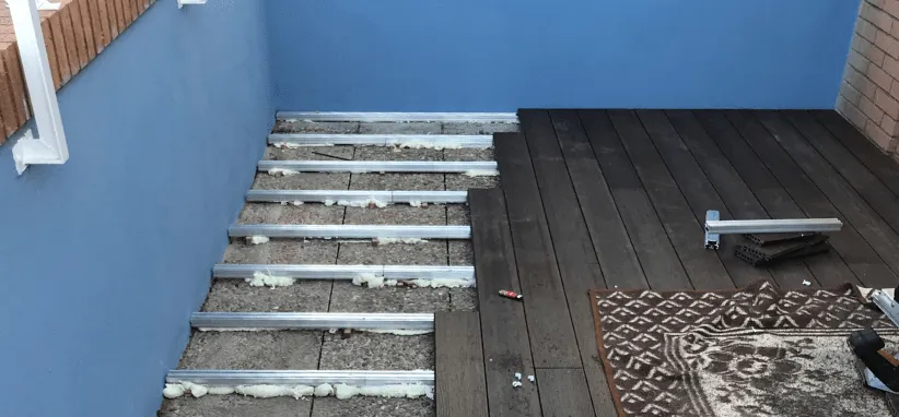 Instalación de tarima de exterior sintética en Esplugues de Llobregat